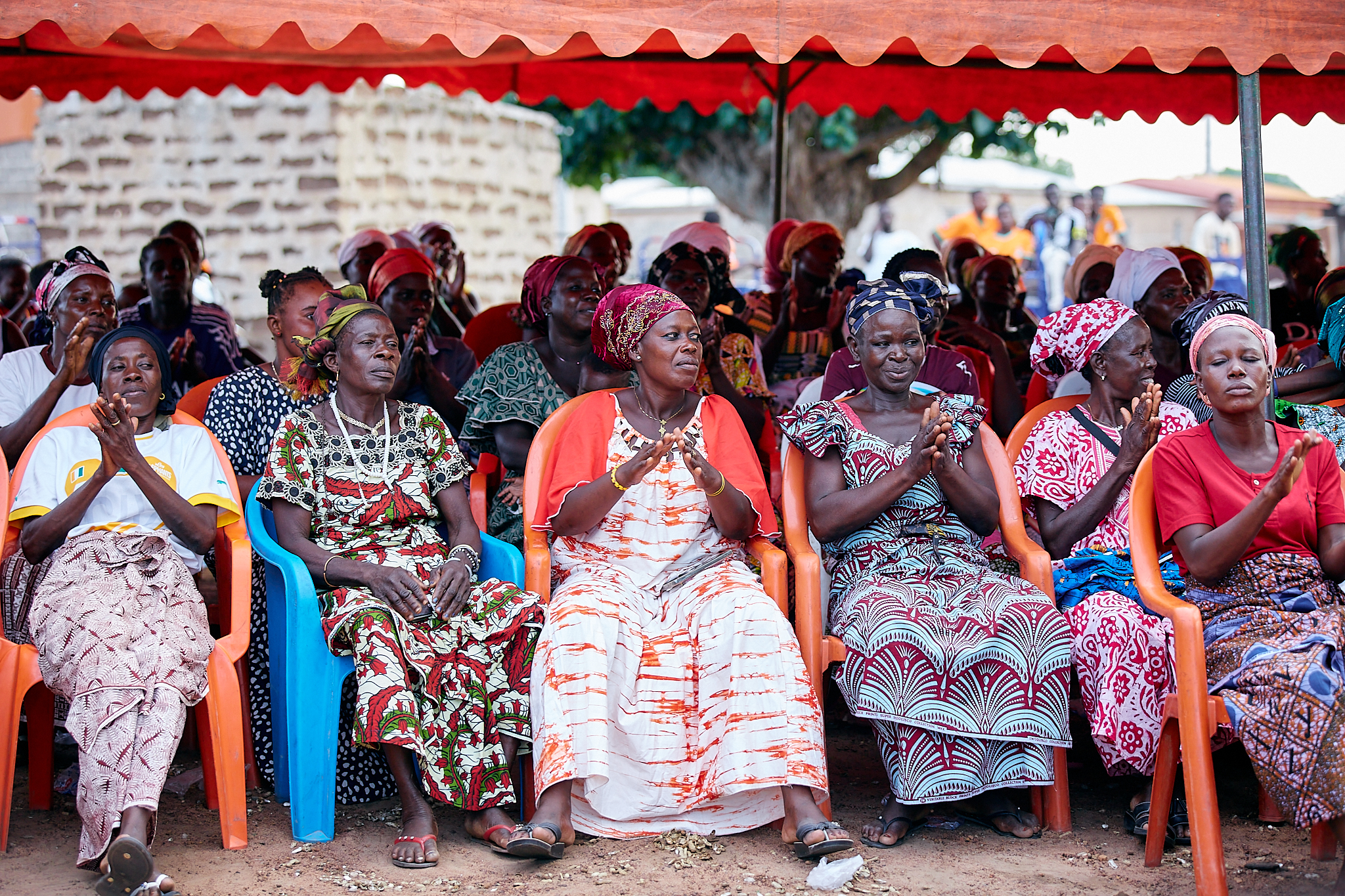 Femmes transformant le beurre de karité